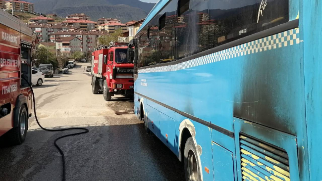 Seyir halindeki halk otobüsünde yangın çıktı